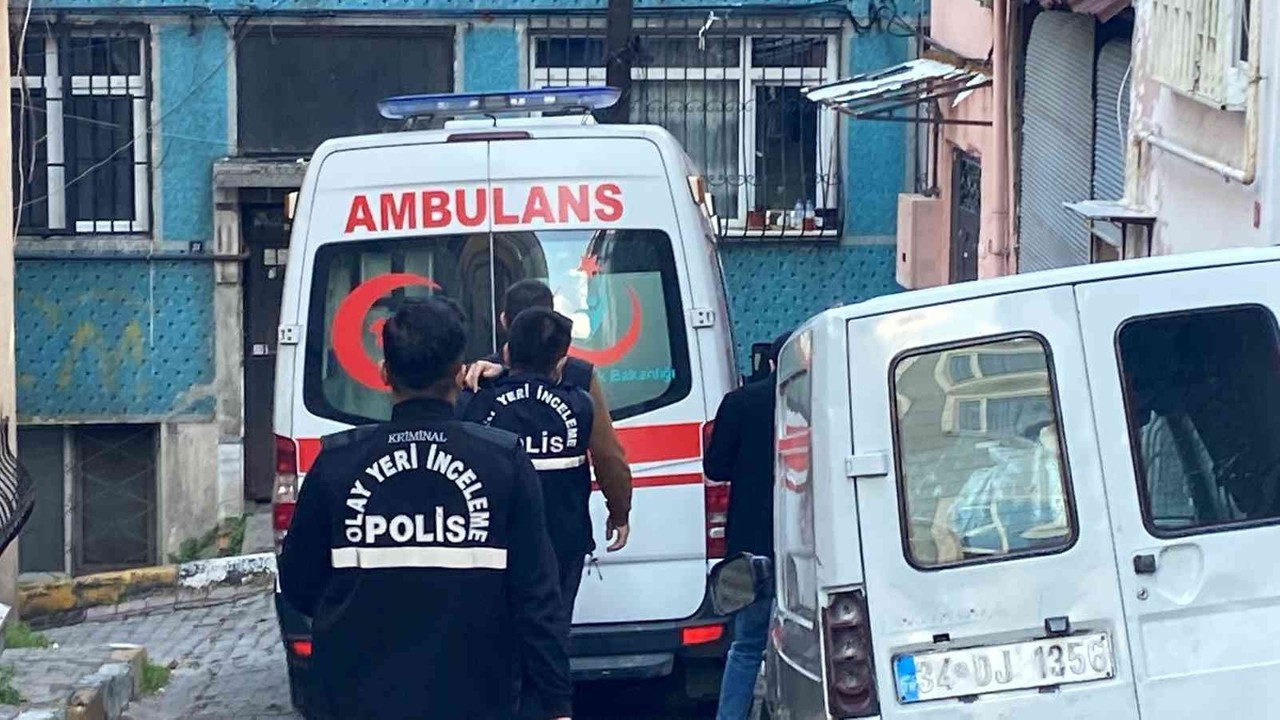 İstanbul’da korkunç olay: Babası bıçaklanarak ölü bulunan genç gözaltında