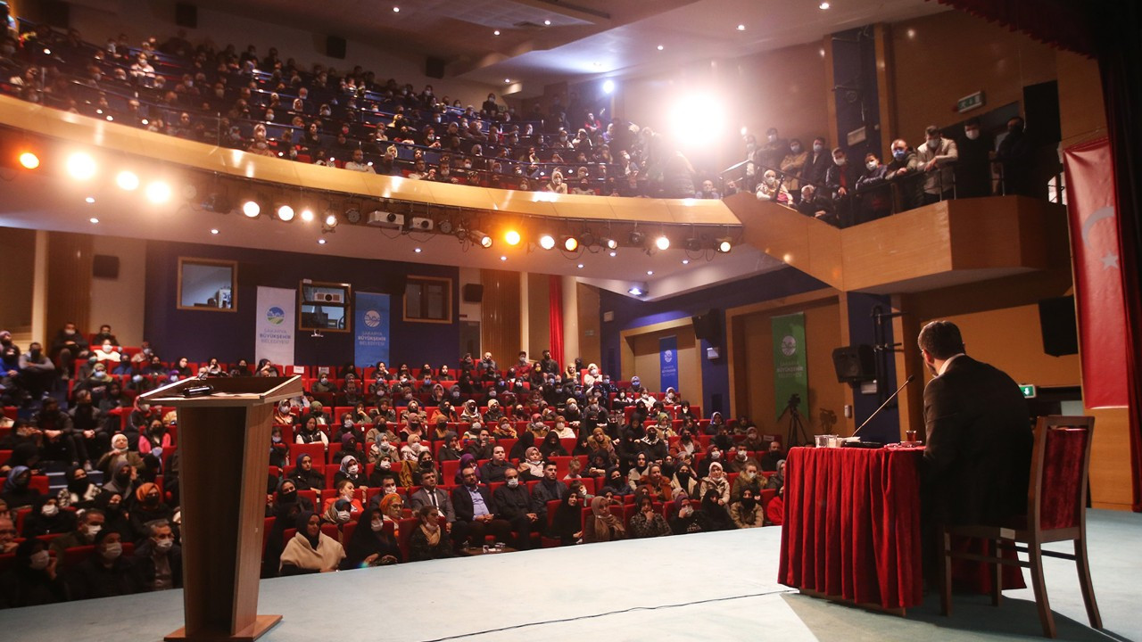 Büyükşehir Belediyesi düzenlediği konferansla Hz. Mevlana’yı andı