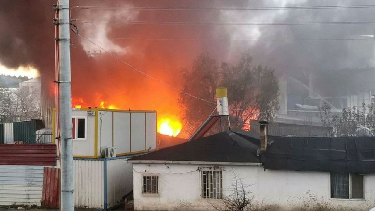 Kocaeli'de korkutan fabrika yangını