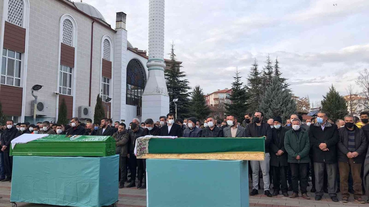 Ankara’daki trafik kazasında hayatını kaybedenler son yolculuğuna uğurlandı