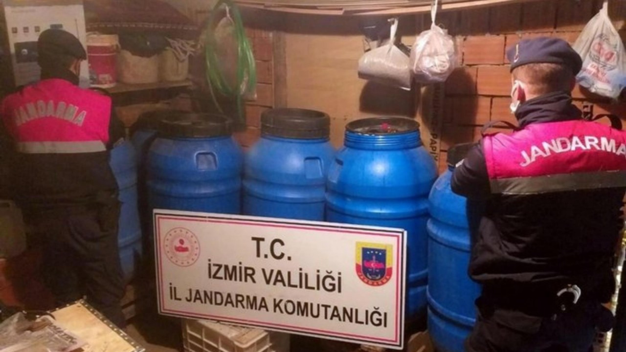 İzmir'de 1750 litre sahte şarap ele geçirildi