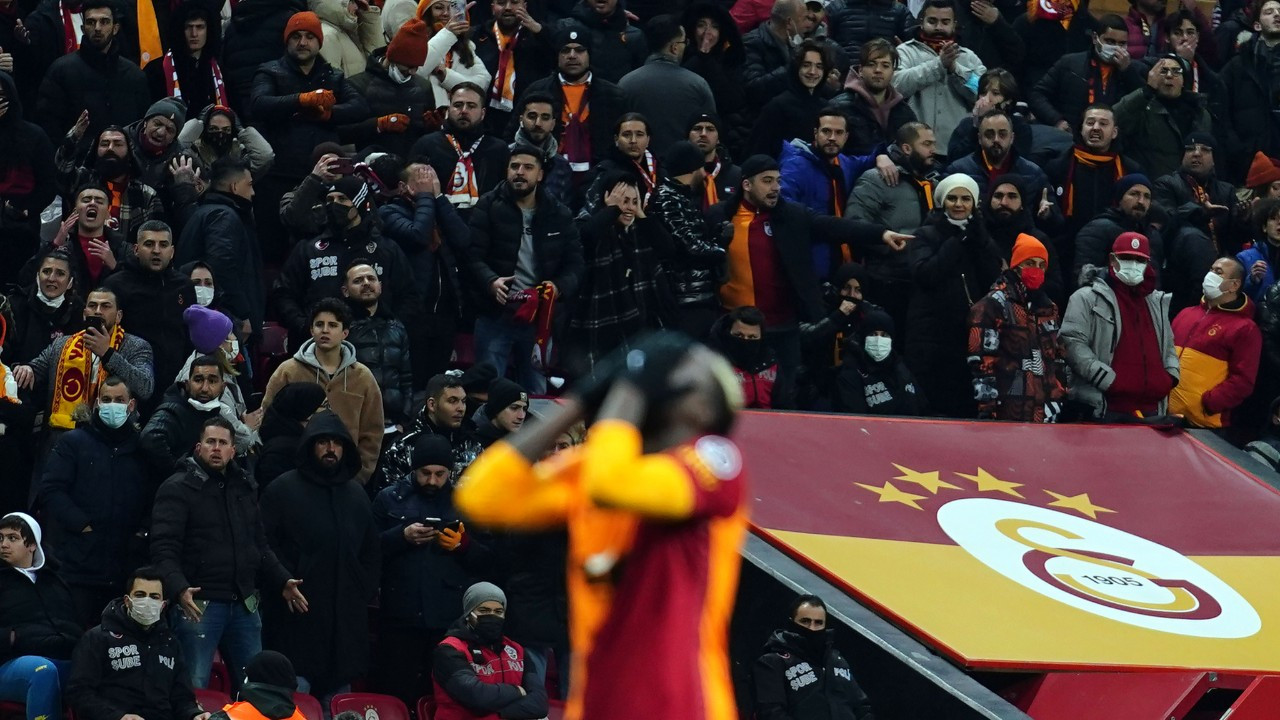 Galatasaray: 0 - Medipol Başakşehir: 1 (İlk yarı)