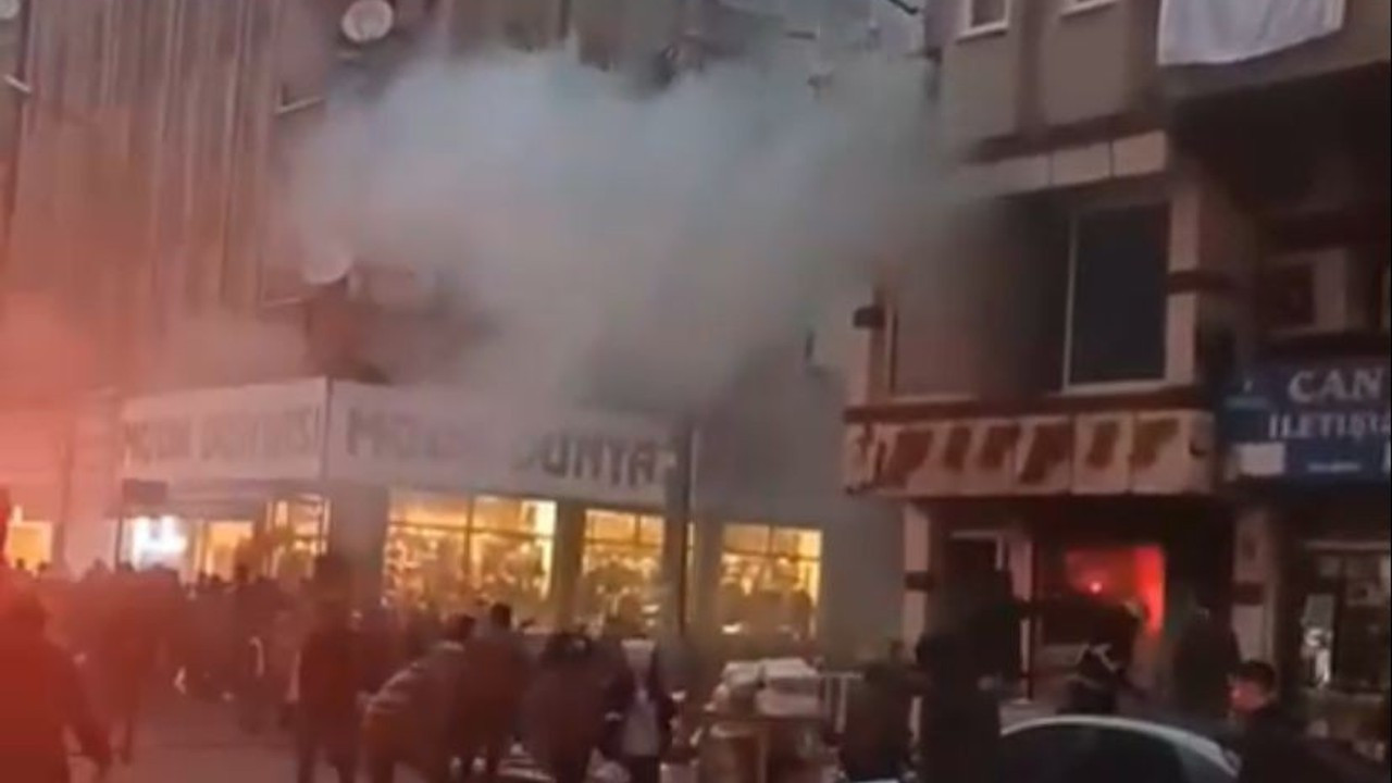 Diyarbakır’da korkutan yangın, restoran kül oldu
