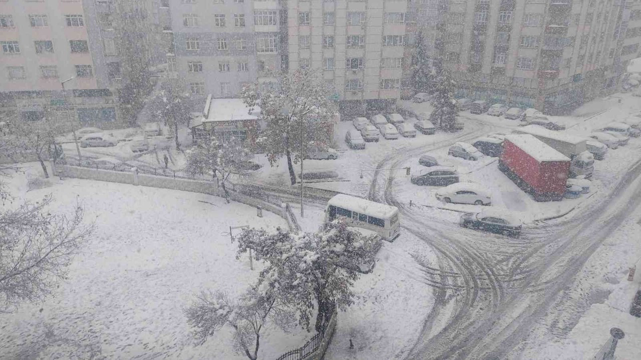 Konya’nın 24 ilçesinde okullarda eğitime kar engeli