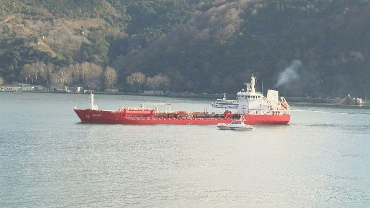 Boğaz çift yönlü olarak gemi trafiğine kapatıldı