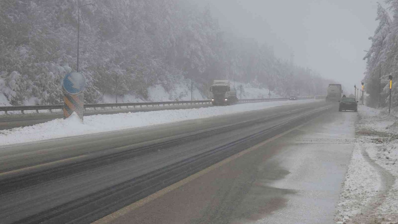 Bolu Dağı’nda kar kalınlığı 1 metreye ulaştı