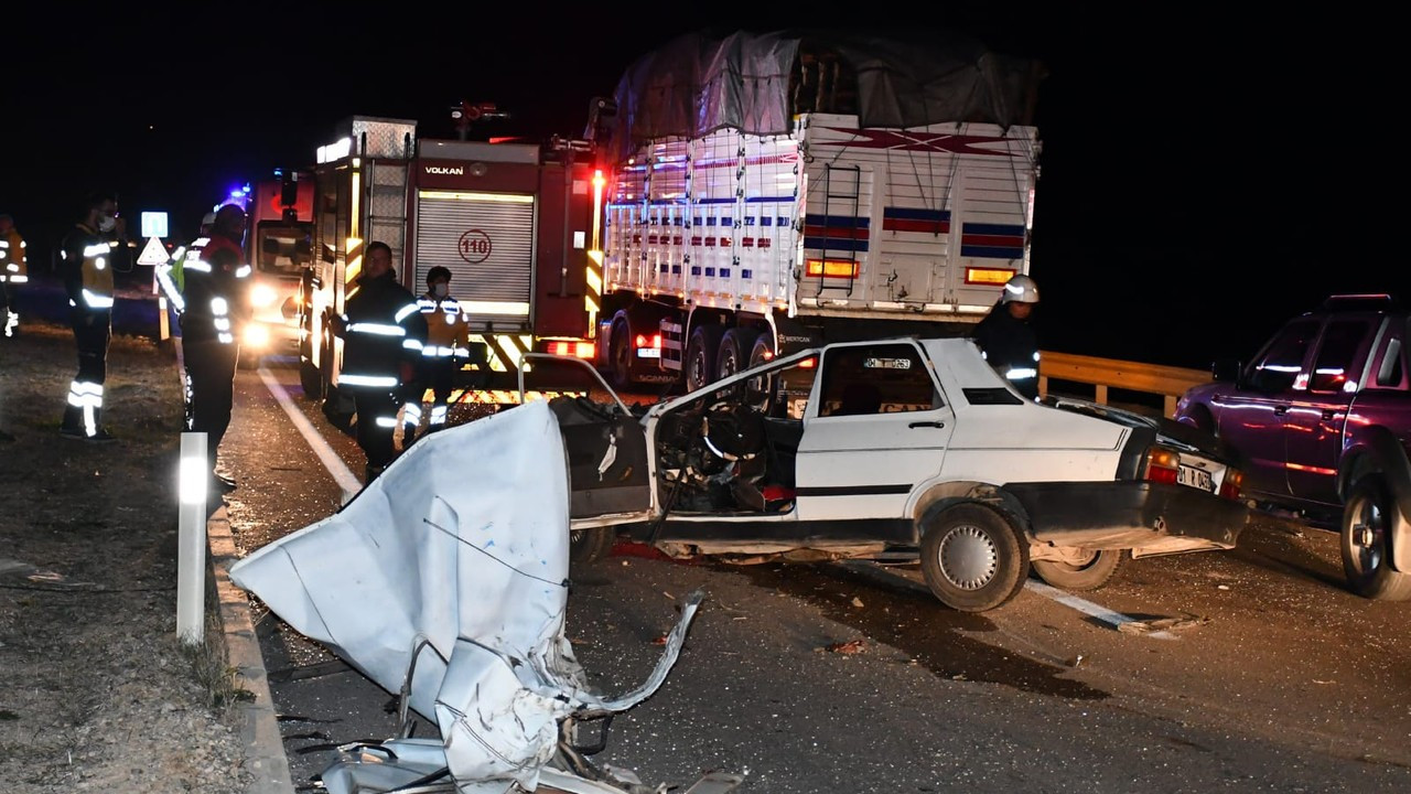 Adana’da otomobil traktöre çarptı: 1 ölü, 1 ağır yaralı