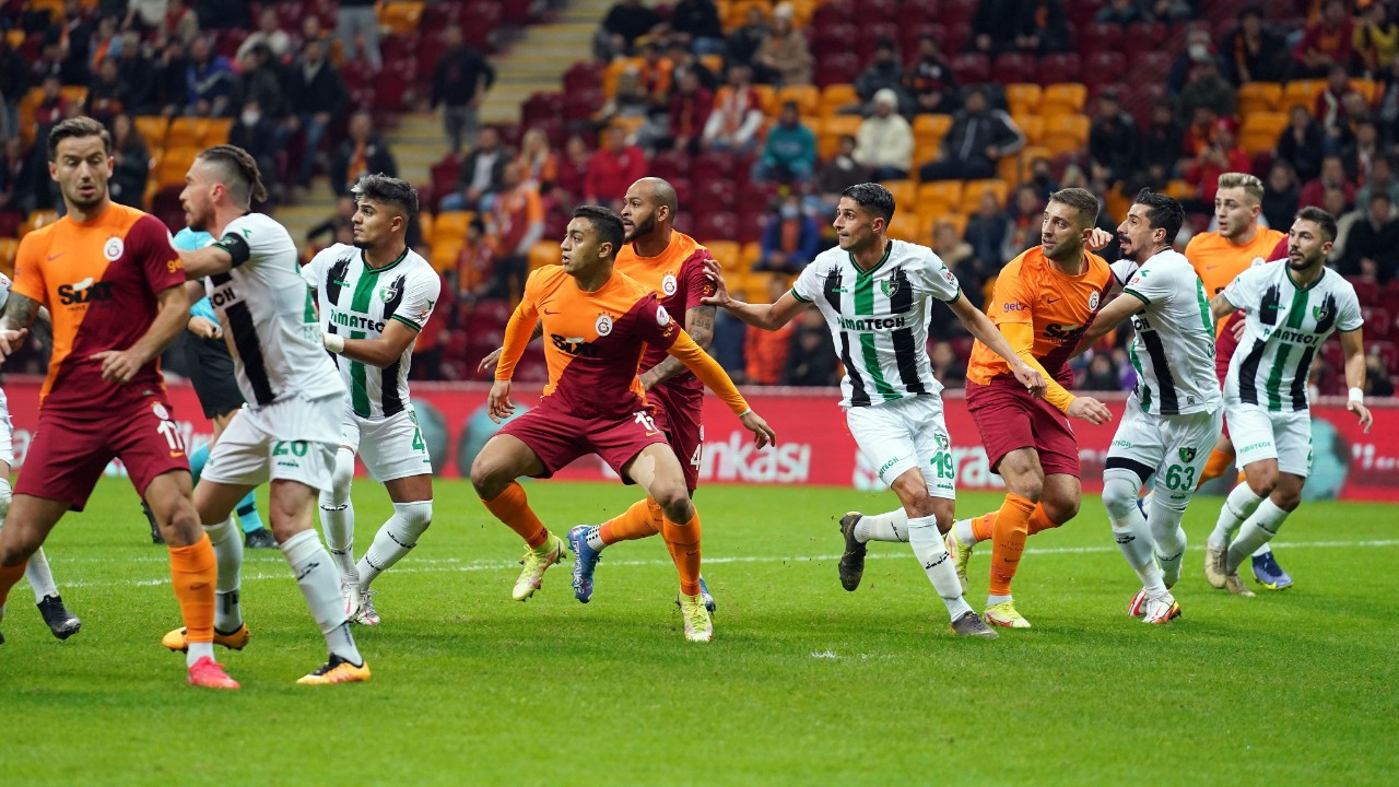 Galatasaray: 1 - Denizlispor: 2 (İlk Yarı Sonucu)