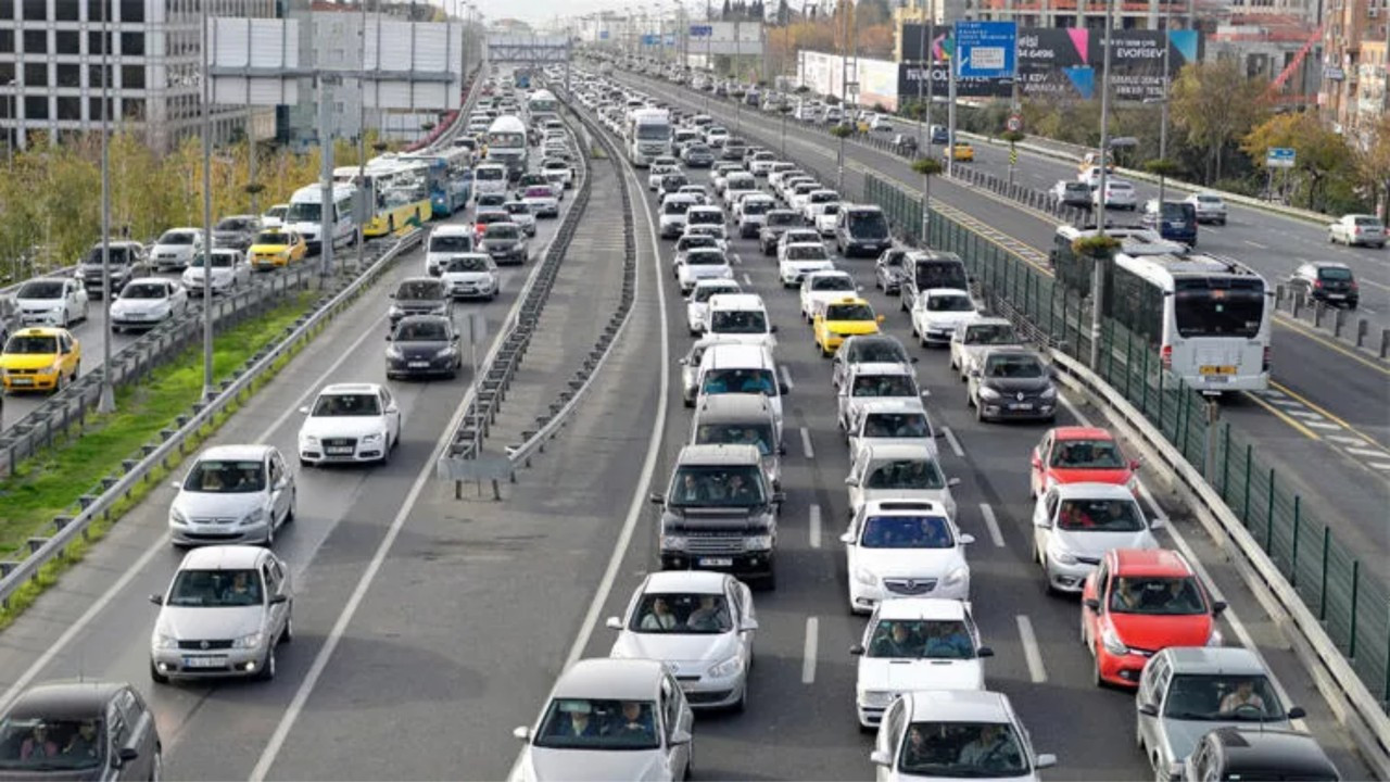 Milyonlarca sürücüyü ilgilendiriyor! Yürürlüğe girdi: Para cezası var