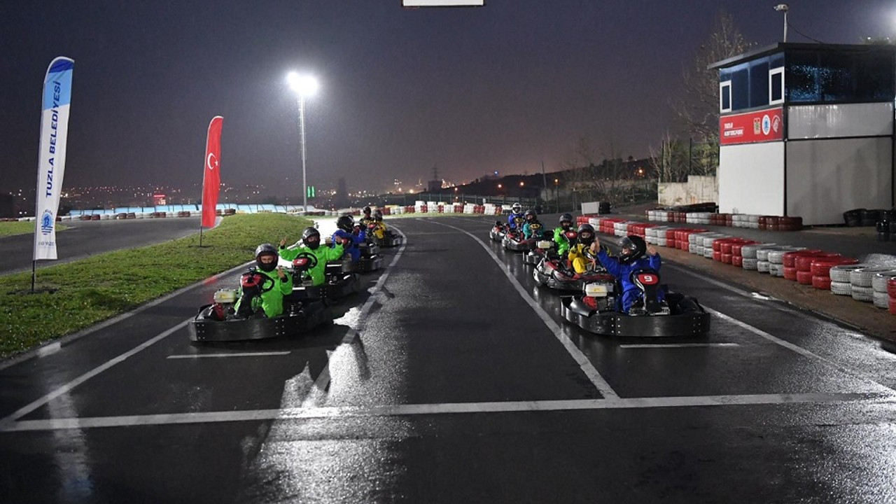 Tuzla karting pistinde yağmur altında yarış