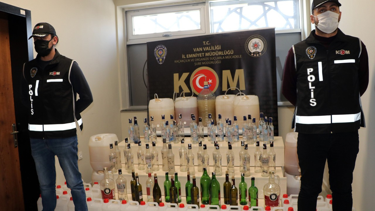 Van'da 255 litre sahte içki ele geçirildi: 2 gözaltı