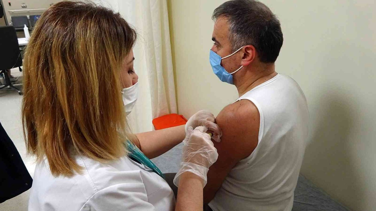 Yozgat’ta yerli aşı TURKOVAC’ın uygulanmasına başlandı