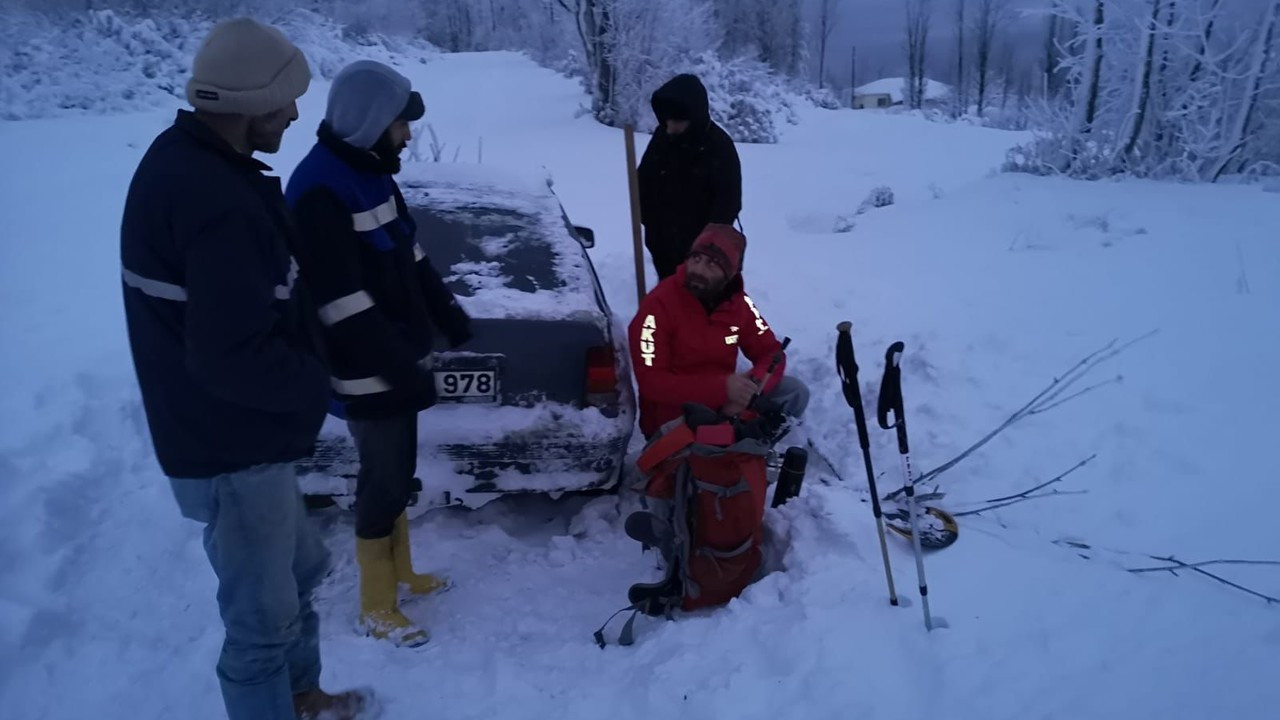 Doğu Karadeniz'de 217 köy yolu kardan kapandı; 5 ilçede okullar tatil