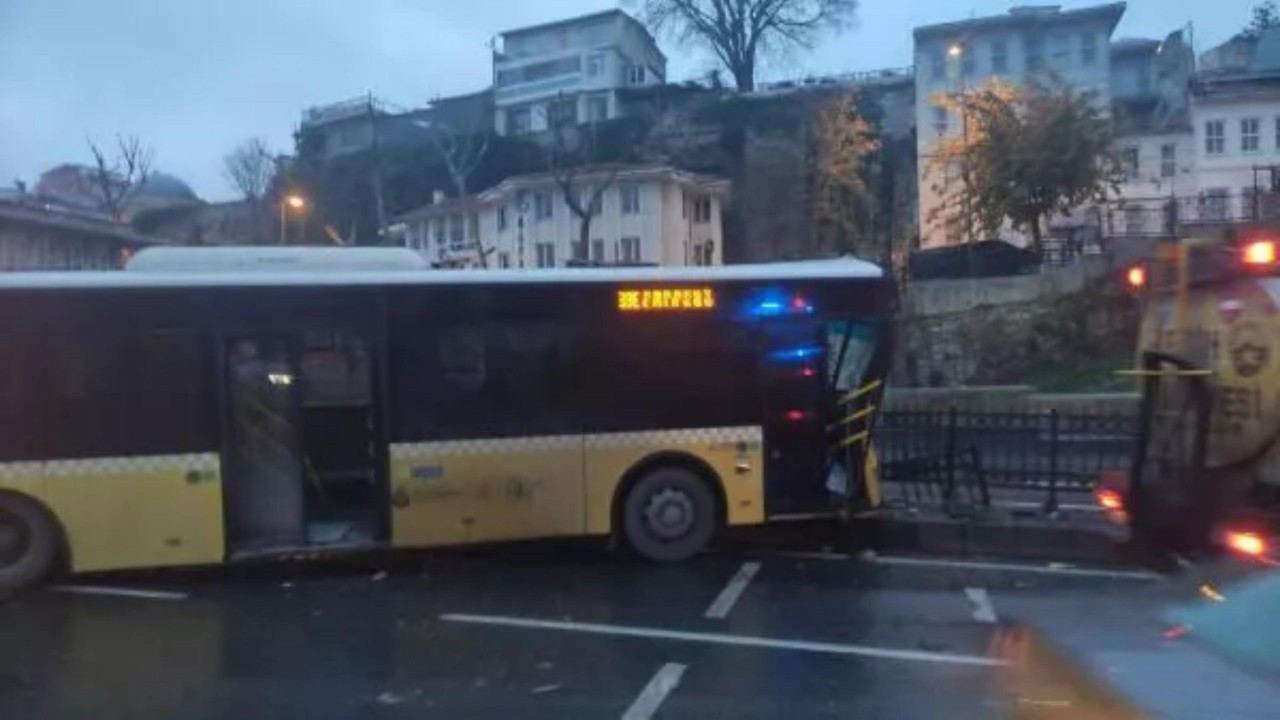 İstanbul'da yine İETT otobüsleri kaza yaptı!