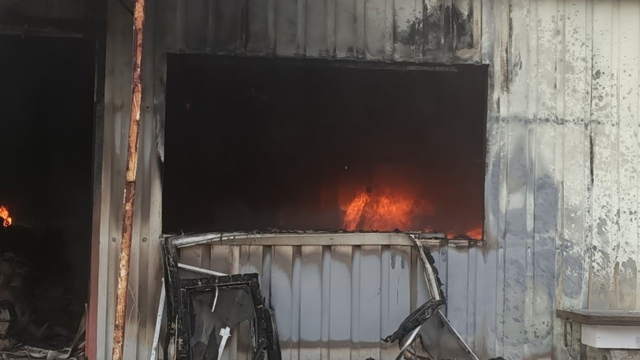 Yalova’da inşaat malzemesi deposunda yangın