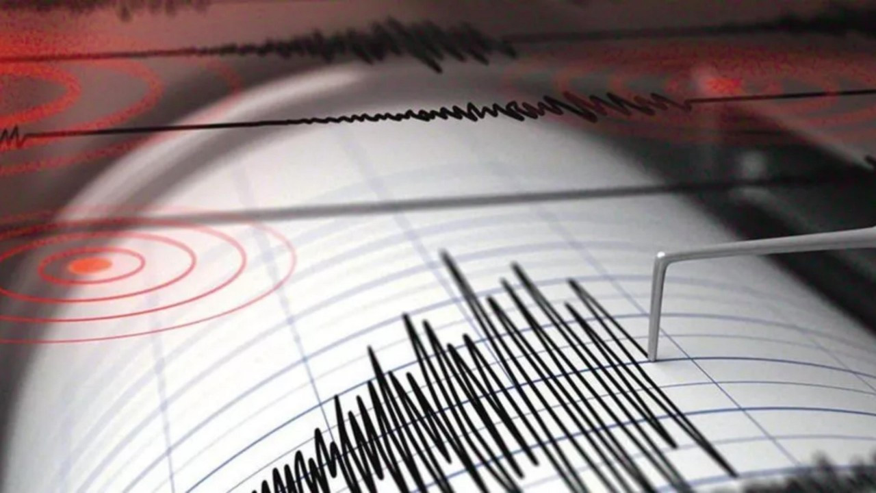 Elazığ'da gece yarısı 4 büyüklüğünde deprem!