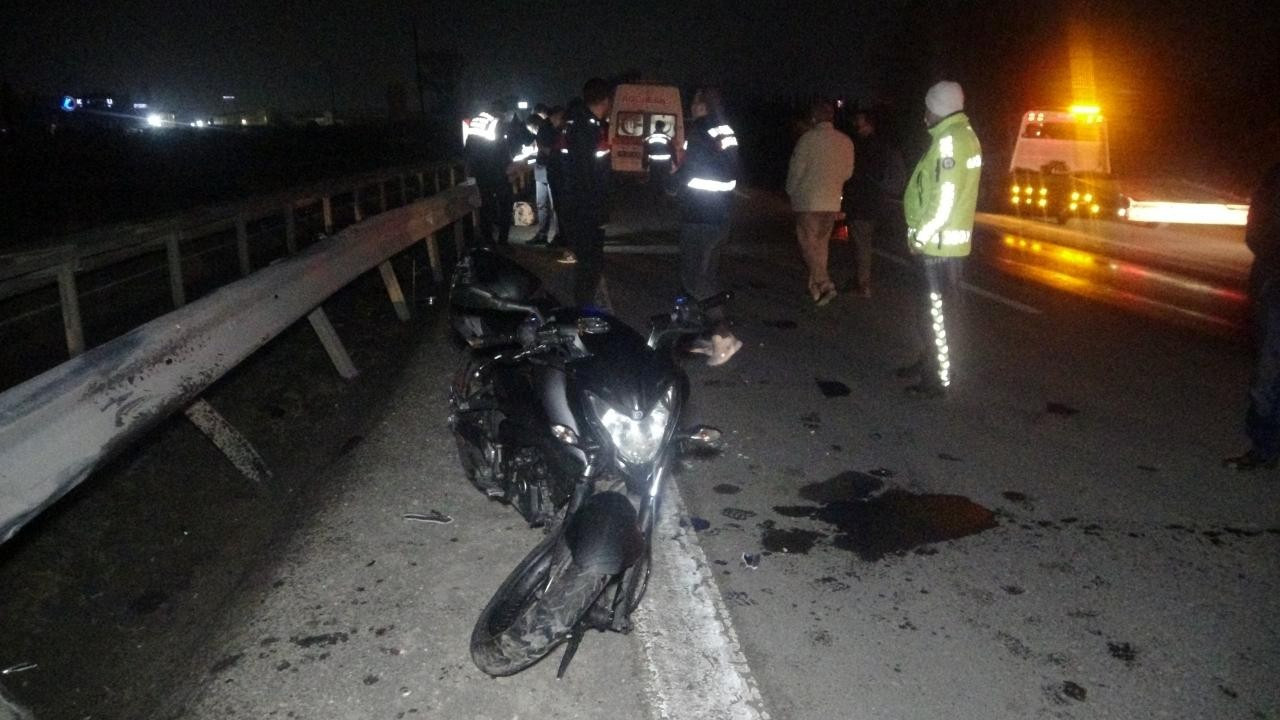 Bariyere çarpan motosiklet devrildi: 1 ölü, 1 yaralı