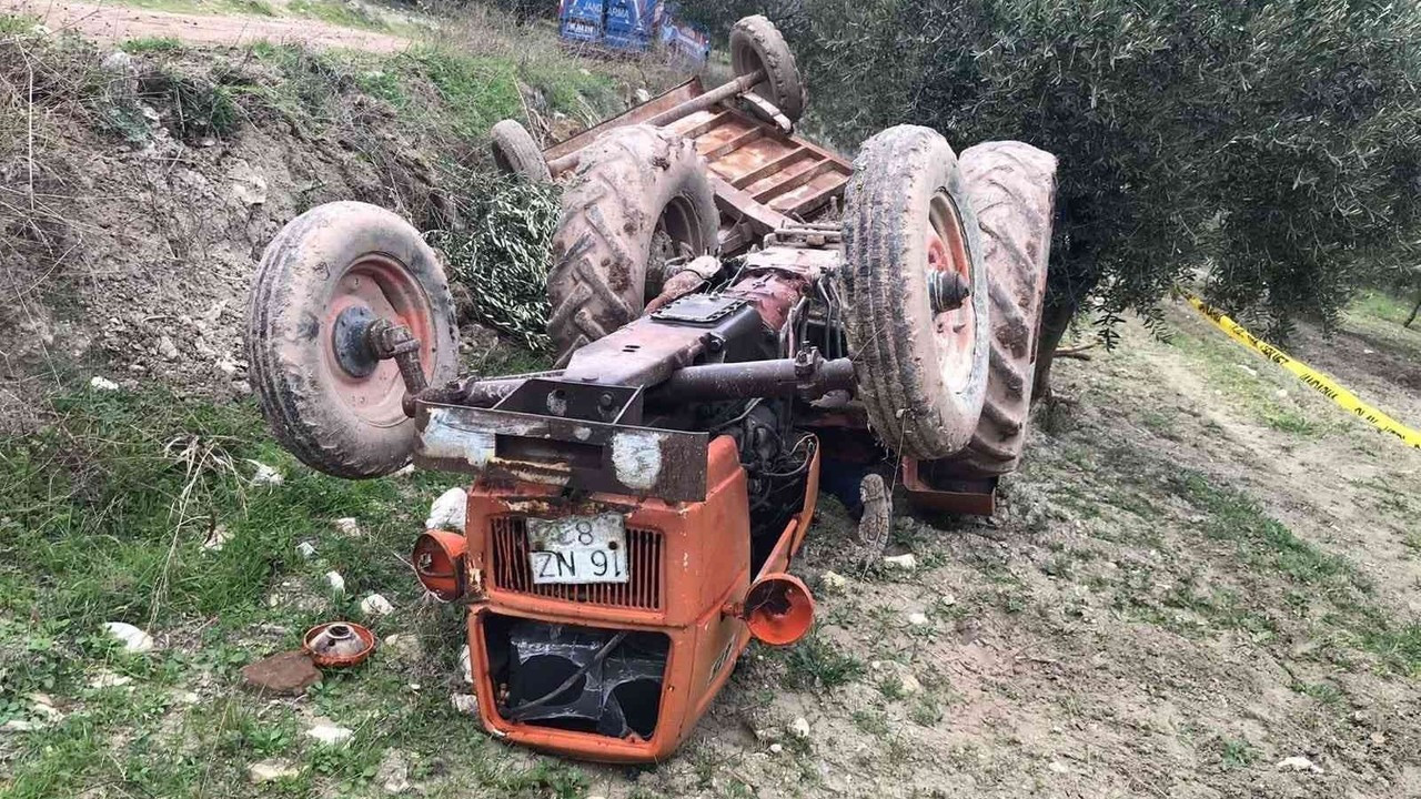Devrilen traktörün altında kalan çiftçi hayatını kaybetti