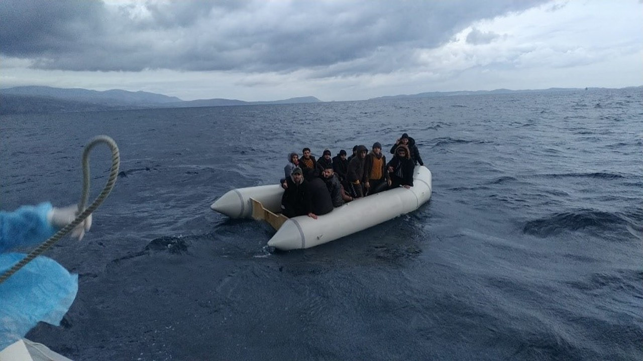 İzmir'de 42 göçmen kurtarıldı 