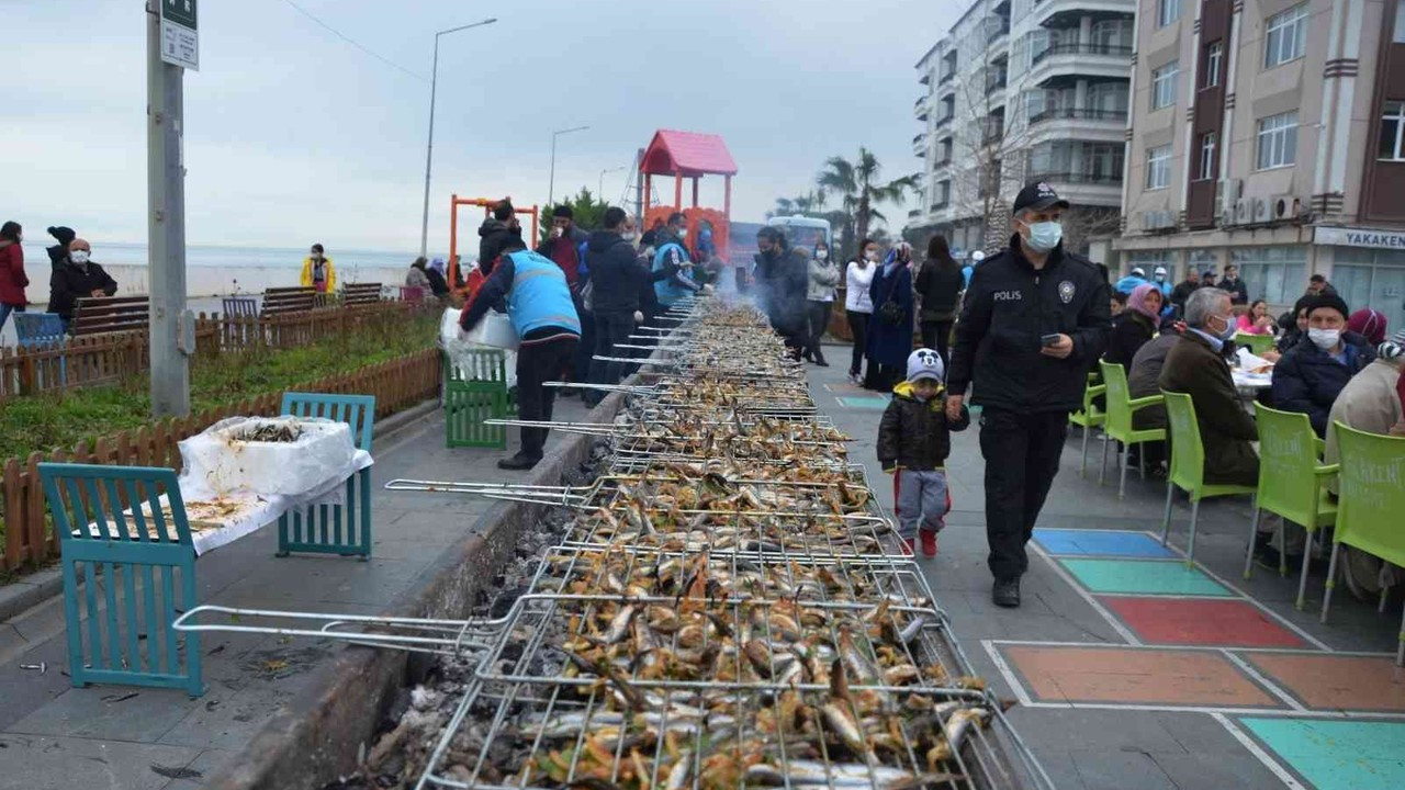 Samsun’da Hamsi Festivali: 2 saatte 2 ton hamsi tüketildi