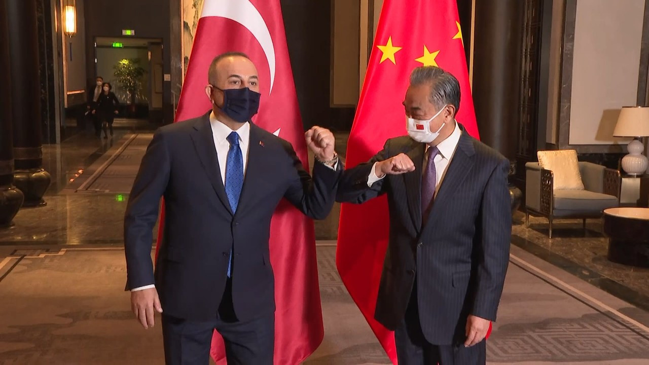 Bakan Çavuşoğlu, Çin Dışişleri Bakanı ile görüştü