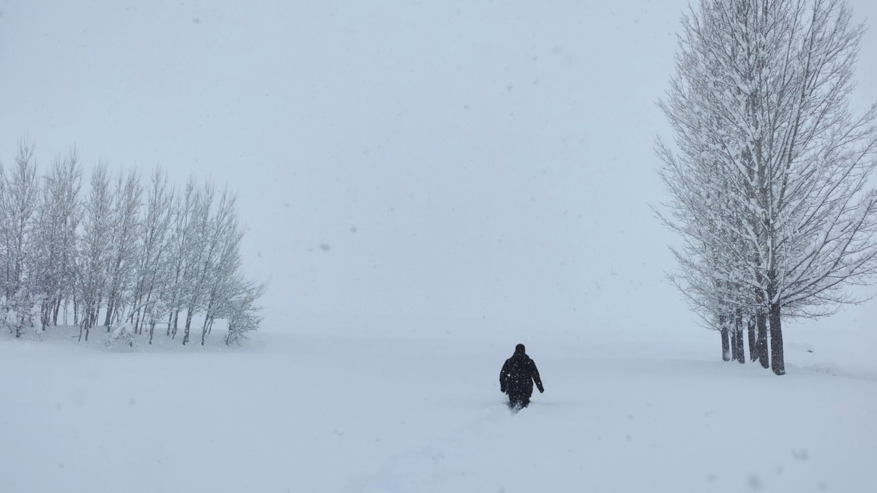 Ovacık'ta kar kalınlığı 70 santimetreyi buldu, eğitime verilen ara bir gün daha uzatıldı