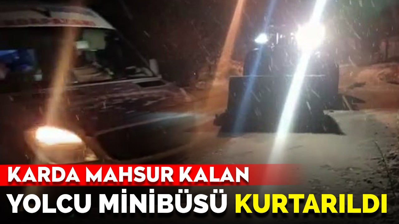 Karda mahsur kalan yolcu minibüsü kurtarıldı