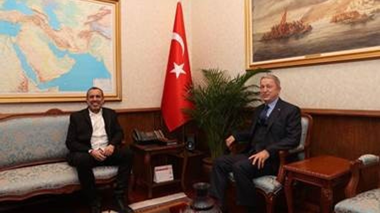 Milli Savunma Bakanı Akar, Haluk Levent ile bir araya geldi