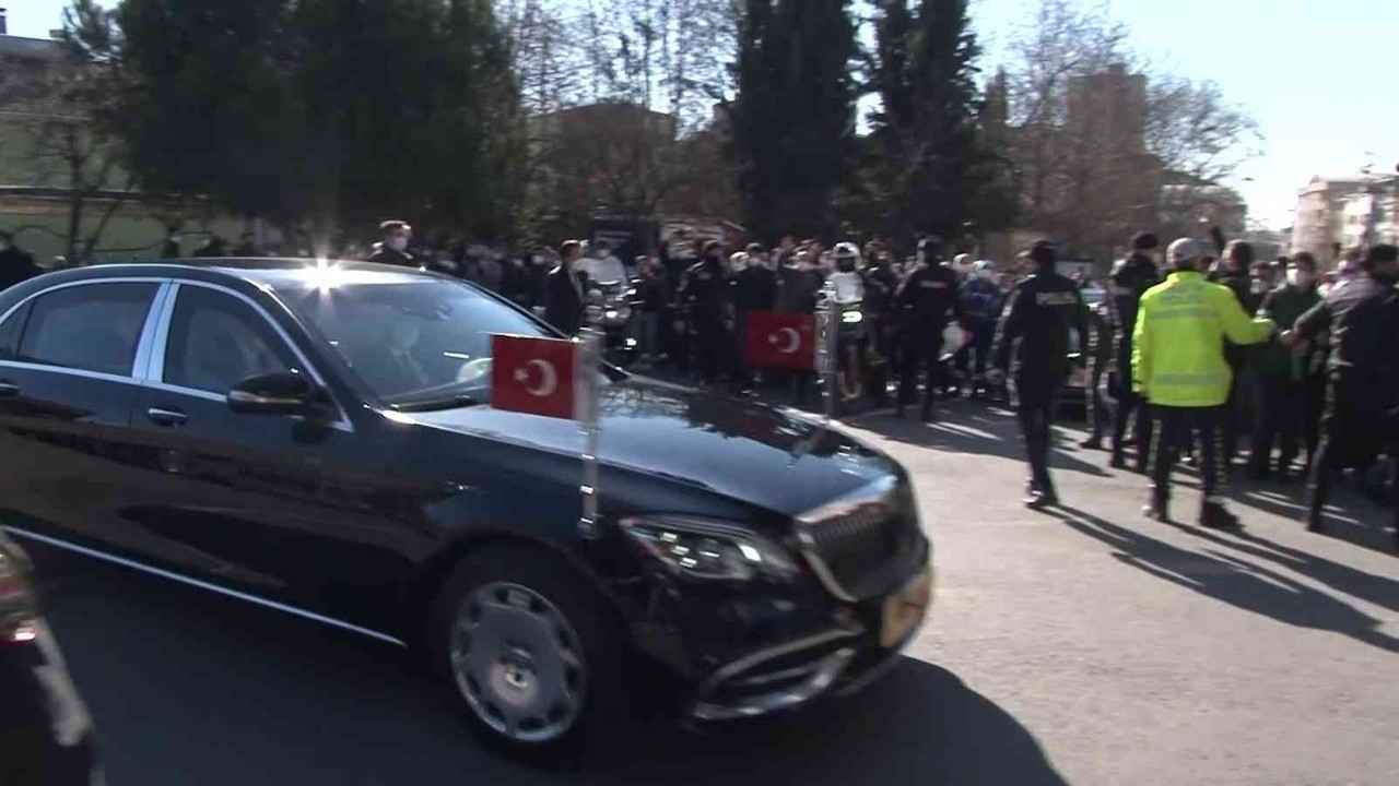 Cumhurbaşkanı Erdoğan cuma namazını İçmeler Merkez Camii’nde kıldı