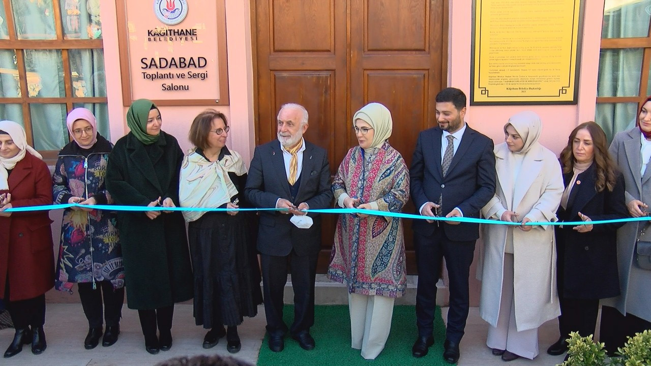 Emine Erdoğan, Tekâmül Sürdürülebilir Sanat Sergisi'nin açılışını yaptı