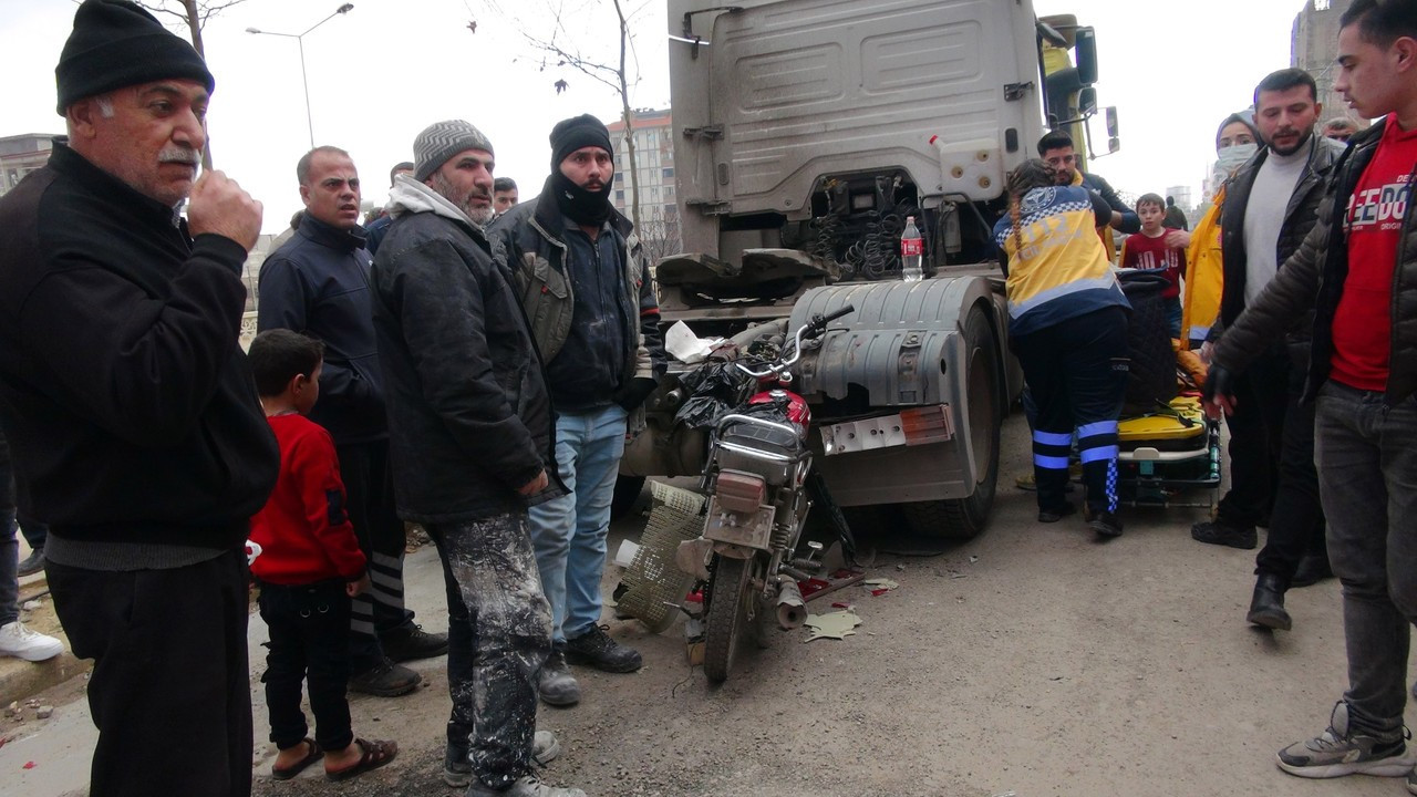 Kilis'te motosiklet kazası: 2 arkadaş yaralı