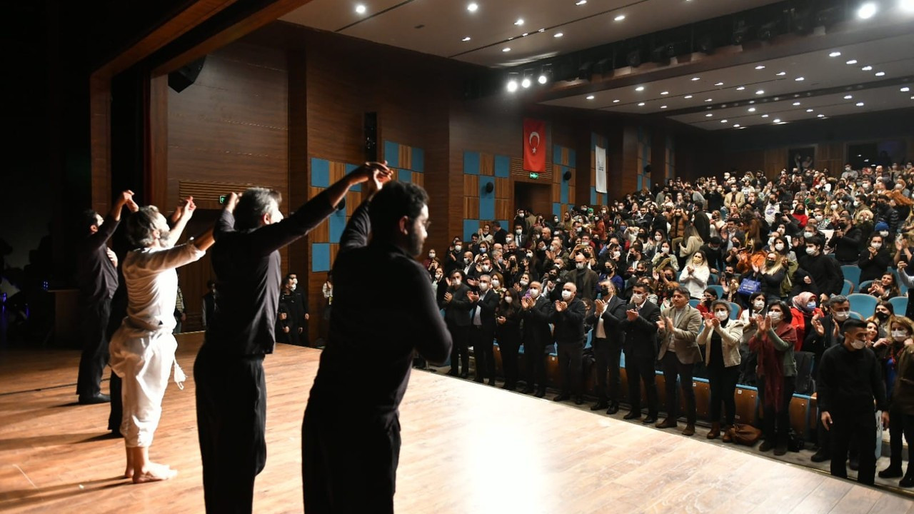 “Gelin Tanış Olalım” Esenyurt’ta sahnelendi