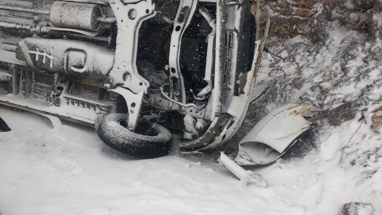 Şırnak’ta kar yağışı kazaya neden oldu: 5 yaralı