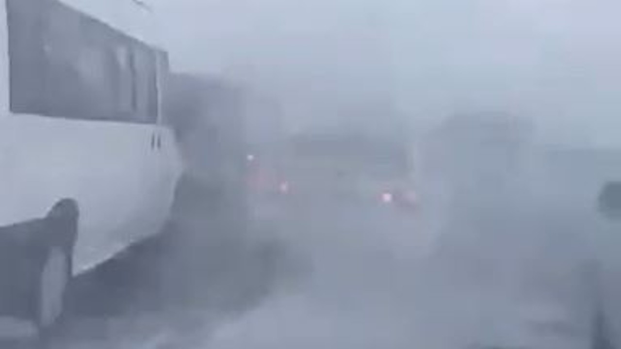 Van’da şehirler arası yollar fırtına ve tipi nedeniyle kapatıldı