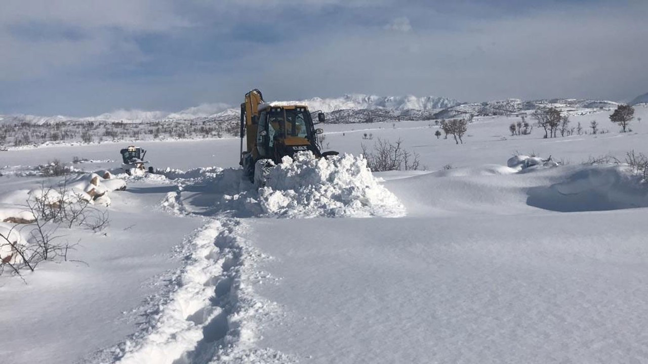 Diyarbakır'da 703 kırsal mahalle yolu kardan kapandı