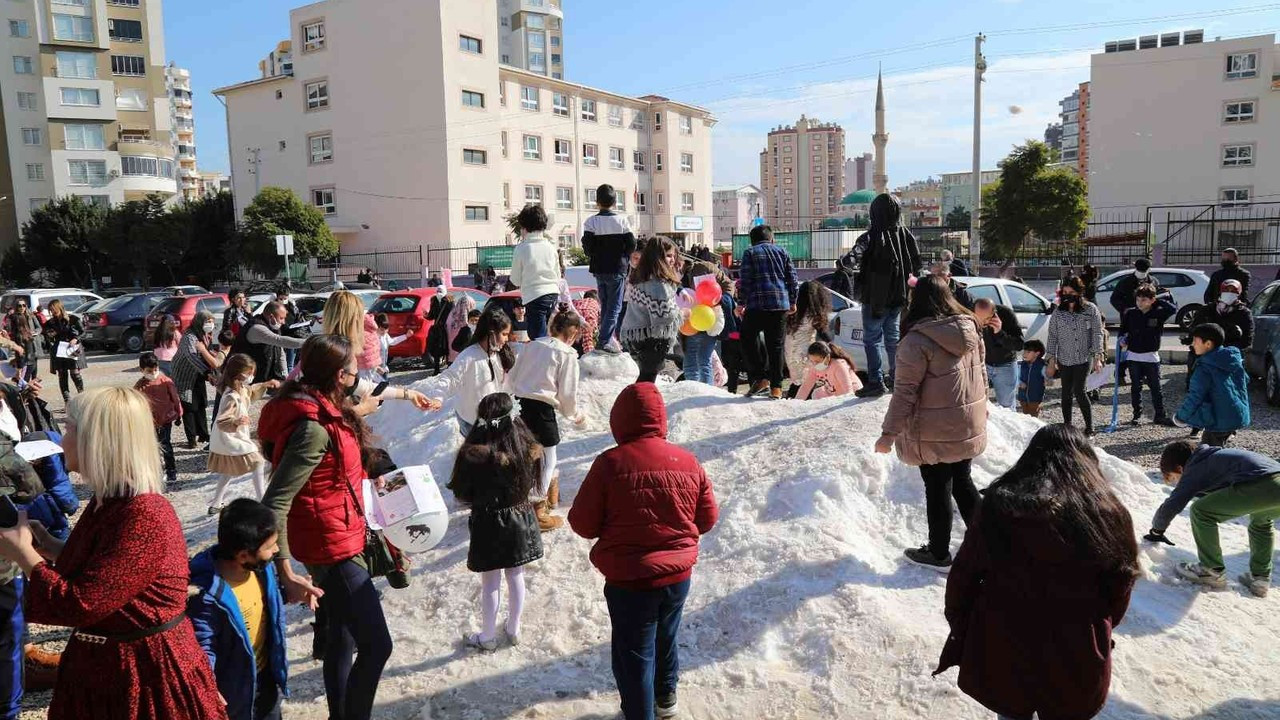 Çocuklar mektupla kar istedi, Başkan Tarhan karne günü sürpriz yaptı
