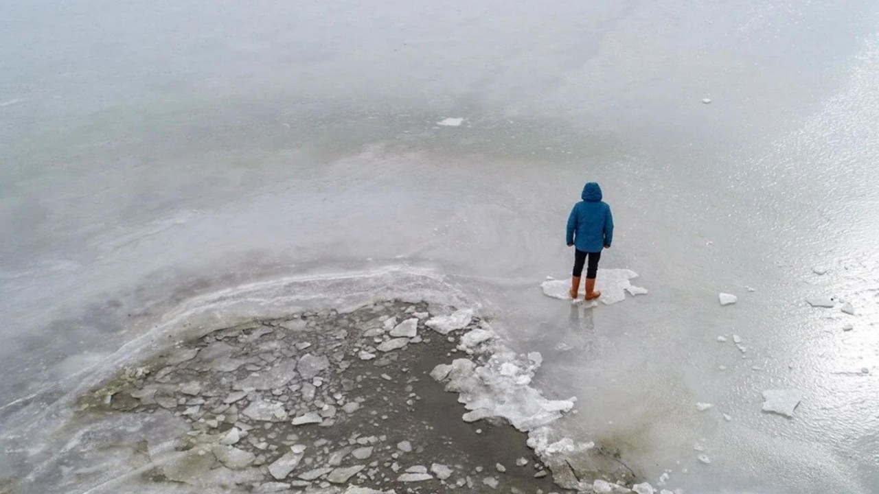 Van Gölü buz tuttu