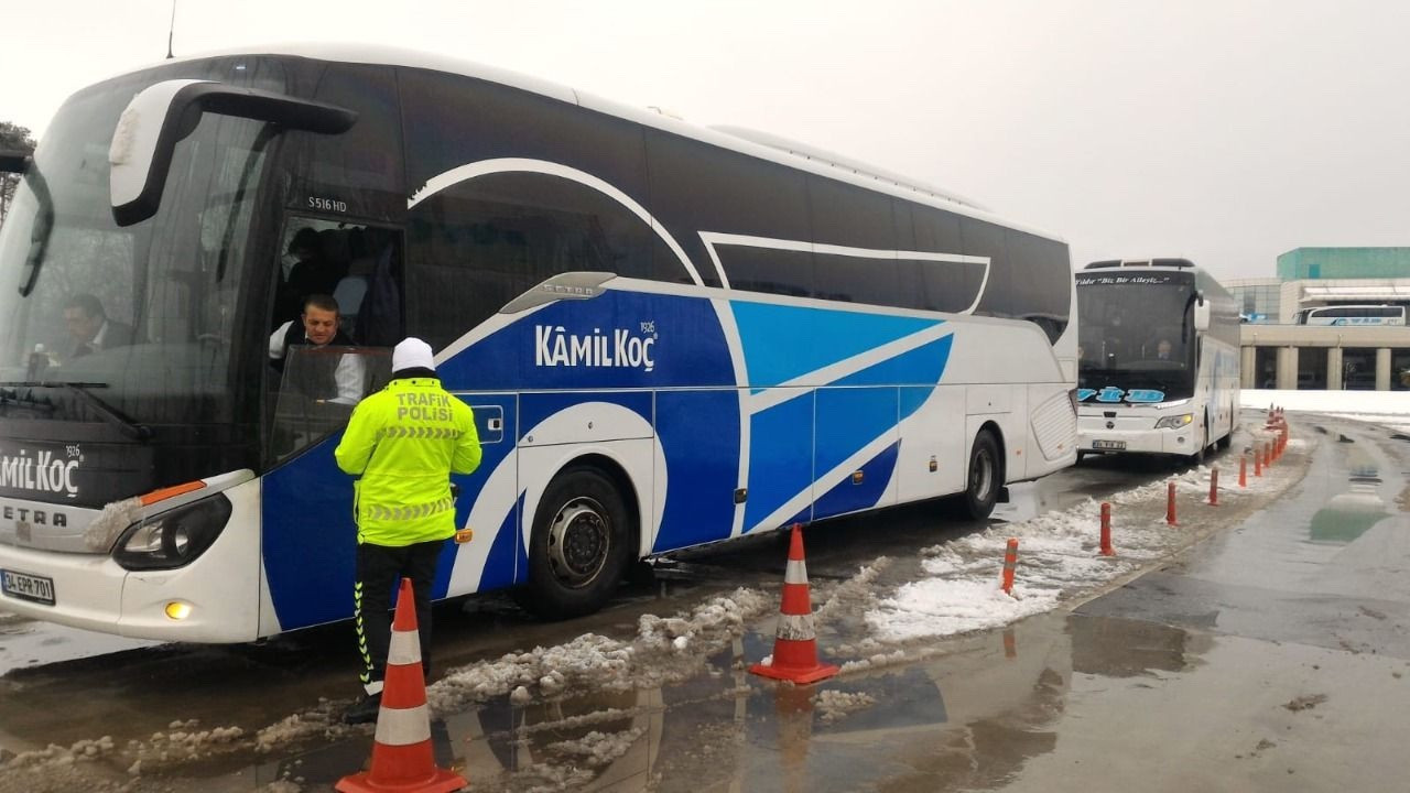 Trafik ekiplerinden kış lastiği denetimi