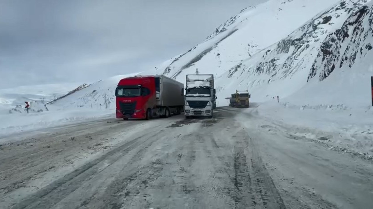 Bingöl-Erzurum karayolu TIR trafiğine kapatıldı