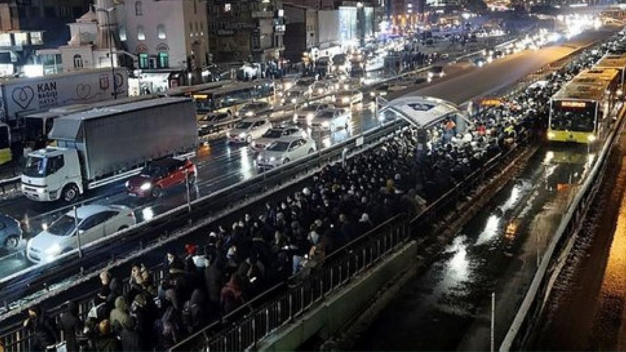 İstanbul'da toplu ulaşım durma noktasında!