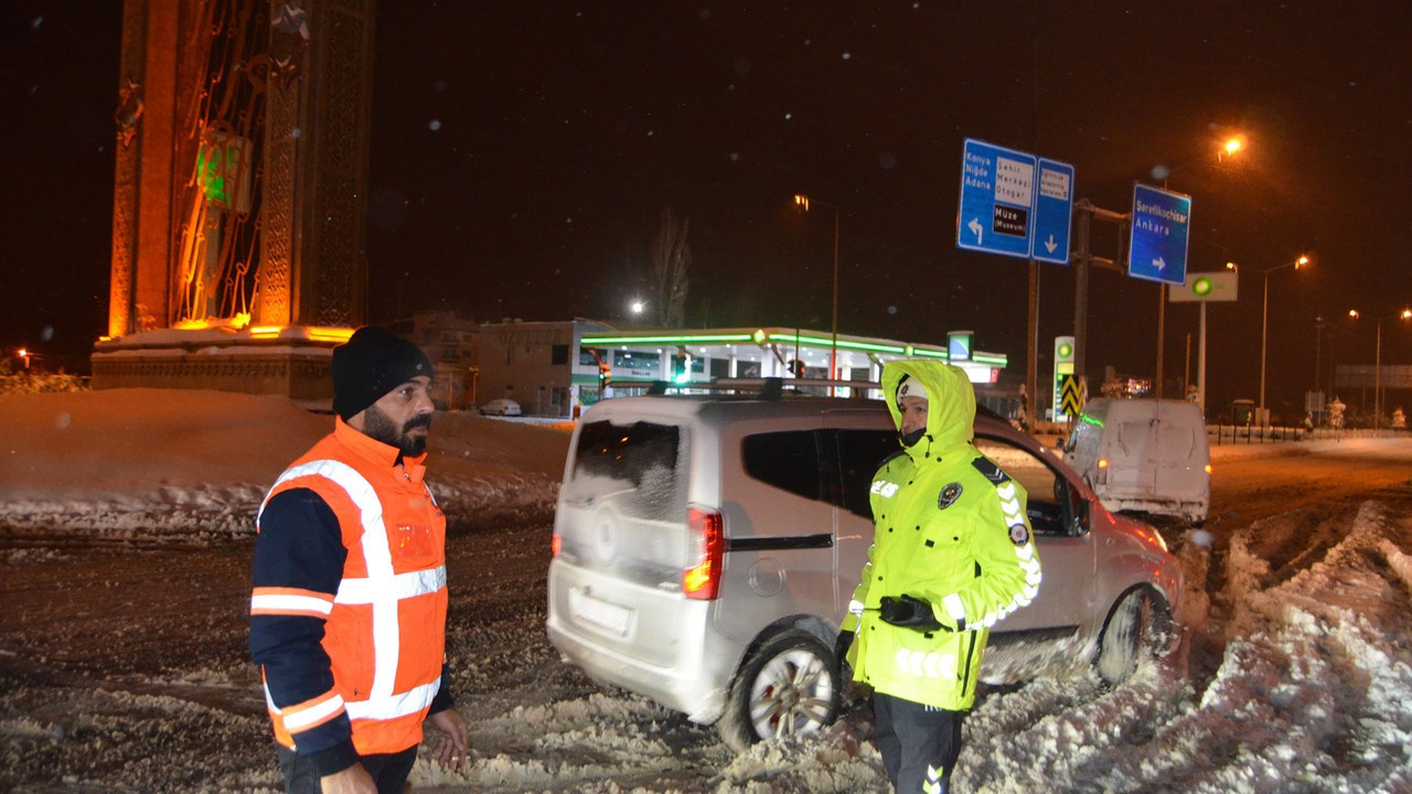 Aksaray- Ankara kara yolu ulaşıma kapandı