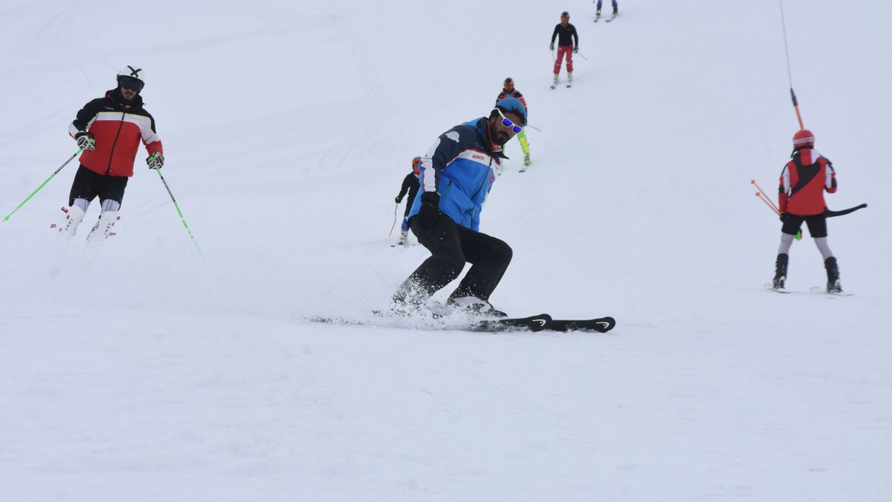 Bitlis'te öğrencilere yarıyıl tatilinde kayak eğitimi