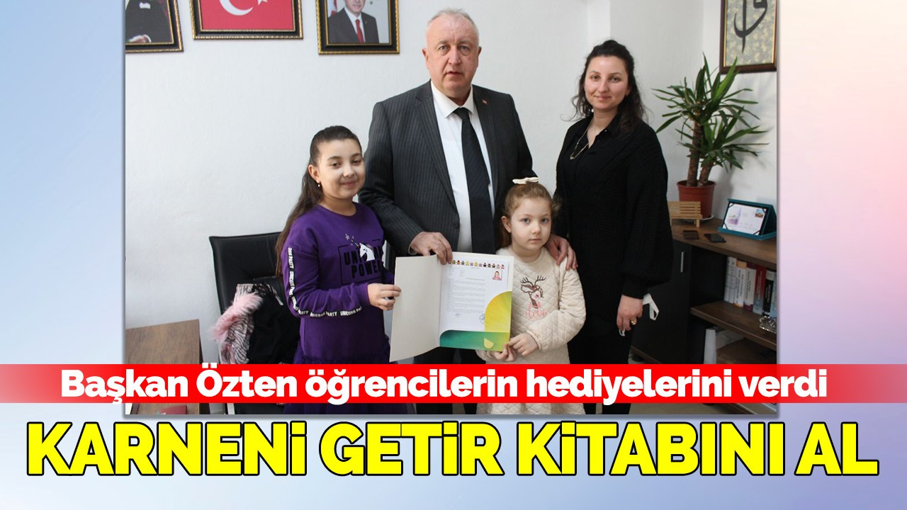 Karneni getir kitabını al: Başkan Özten öğrencilerin hediyelerini verdi