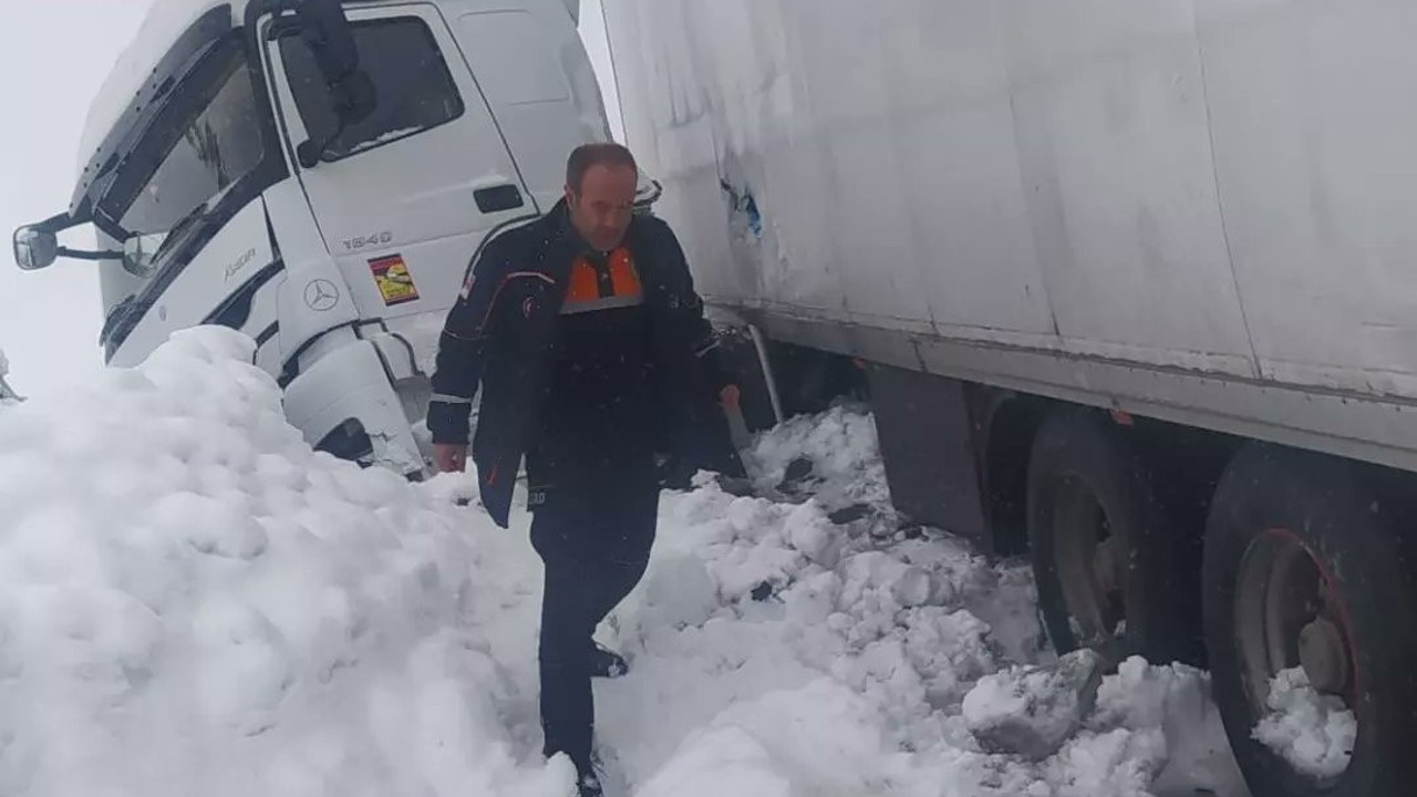 Bitlis AFAD’tan karda mahsur kalanlara yardım