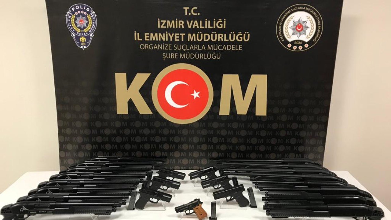 İzmir'de silah kaçakçılarına operasyon; 3 gözaltı