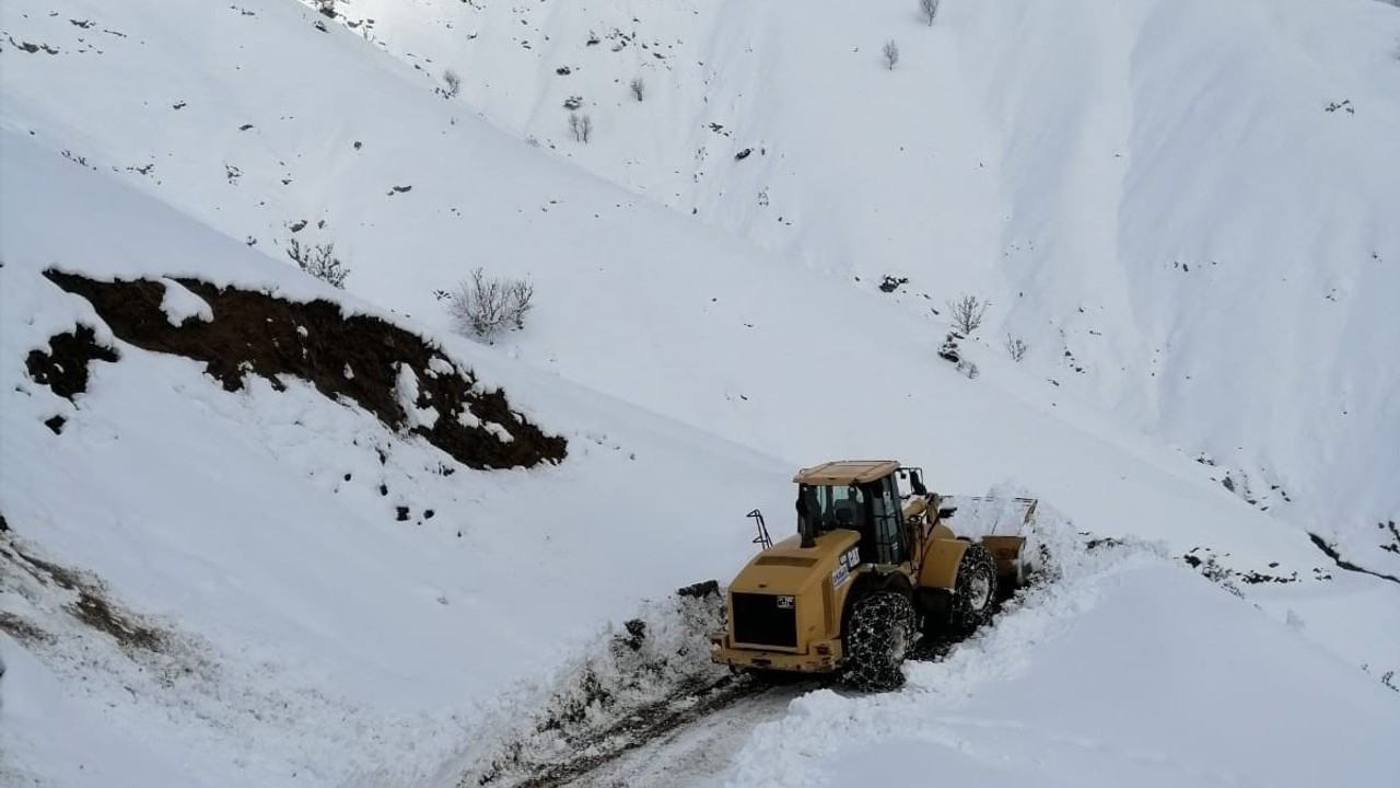 Diyarbakır’da karla mücadele devam ediyor