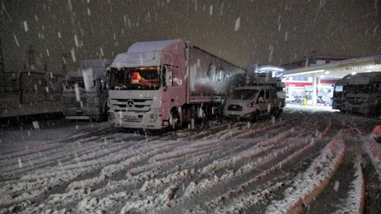 Tokat-Sivas karayolu TIR geçişine kapatıldı