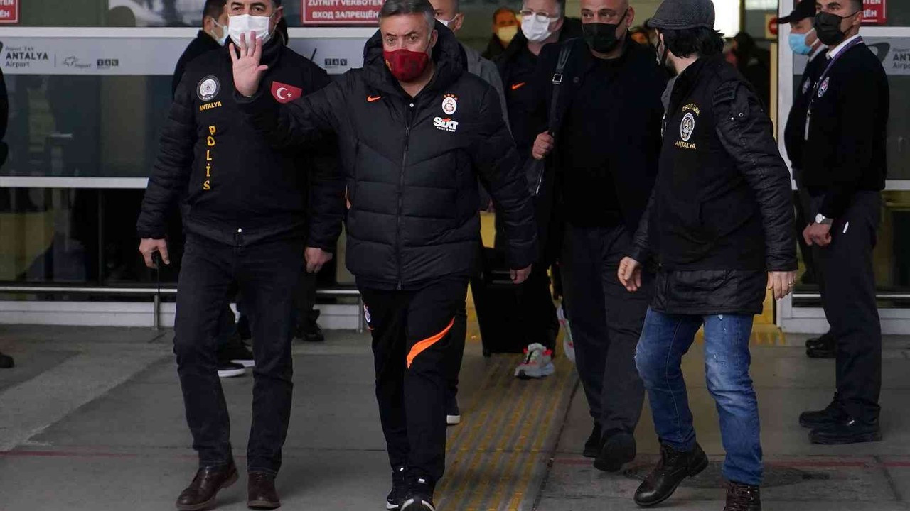 Galatasaray, Antalya’ya geldi