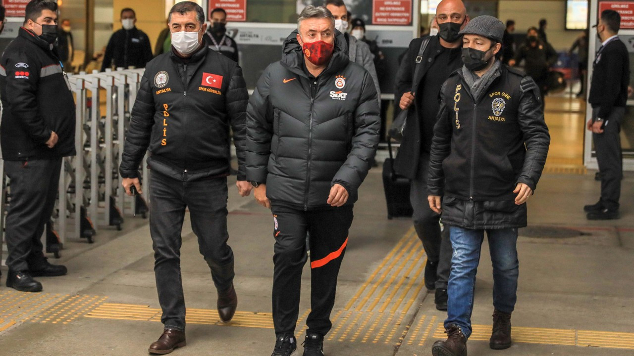 Galatasaray'a, Antalya'da "Fatih Terim" mesajlı karşılama