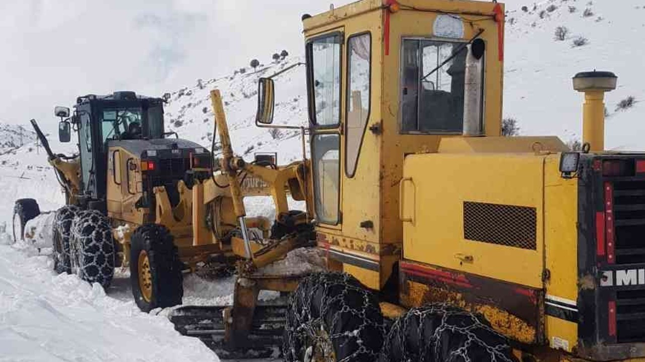 Kayseri’nin en doğusunda karla mücadele devam ediyor